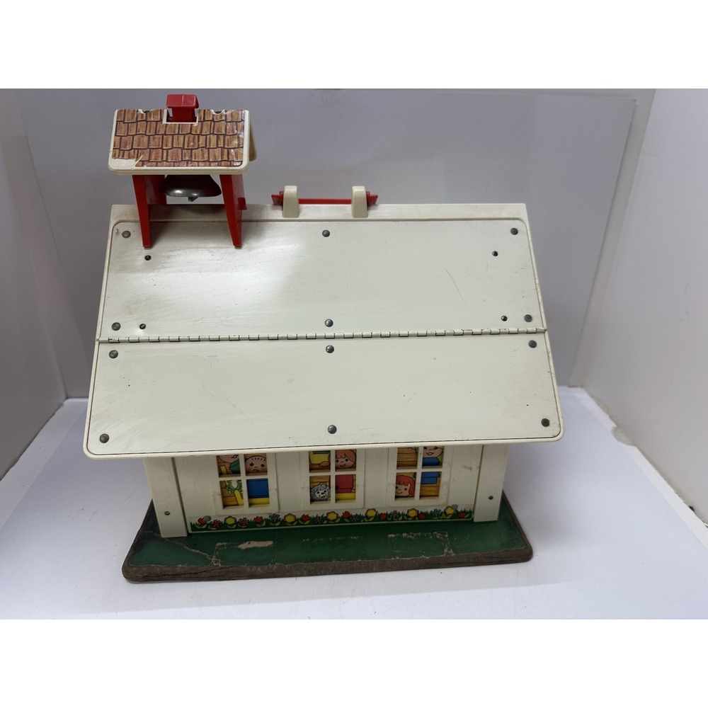 Vintage Fisher-Price #923 Small People‎ School house - school only